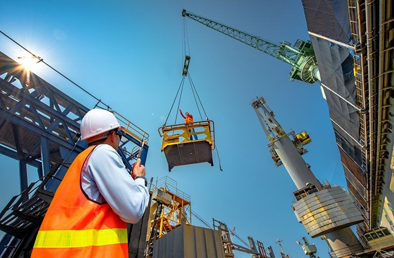 Lifting and rigging operation on an industrial site